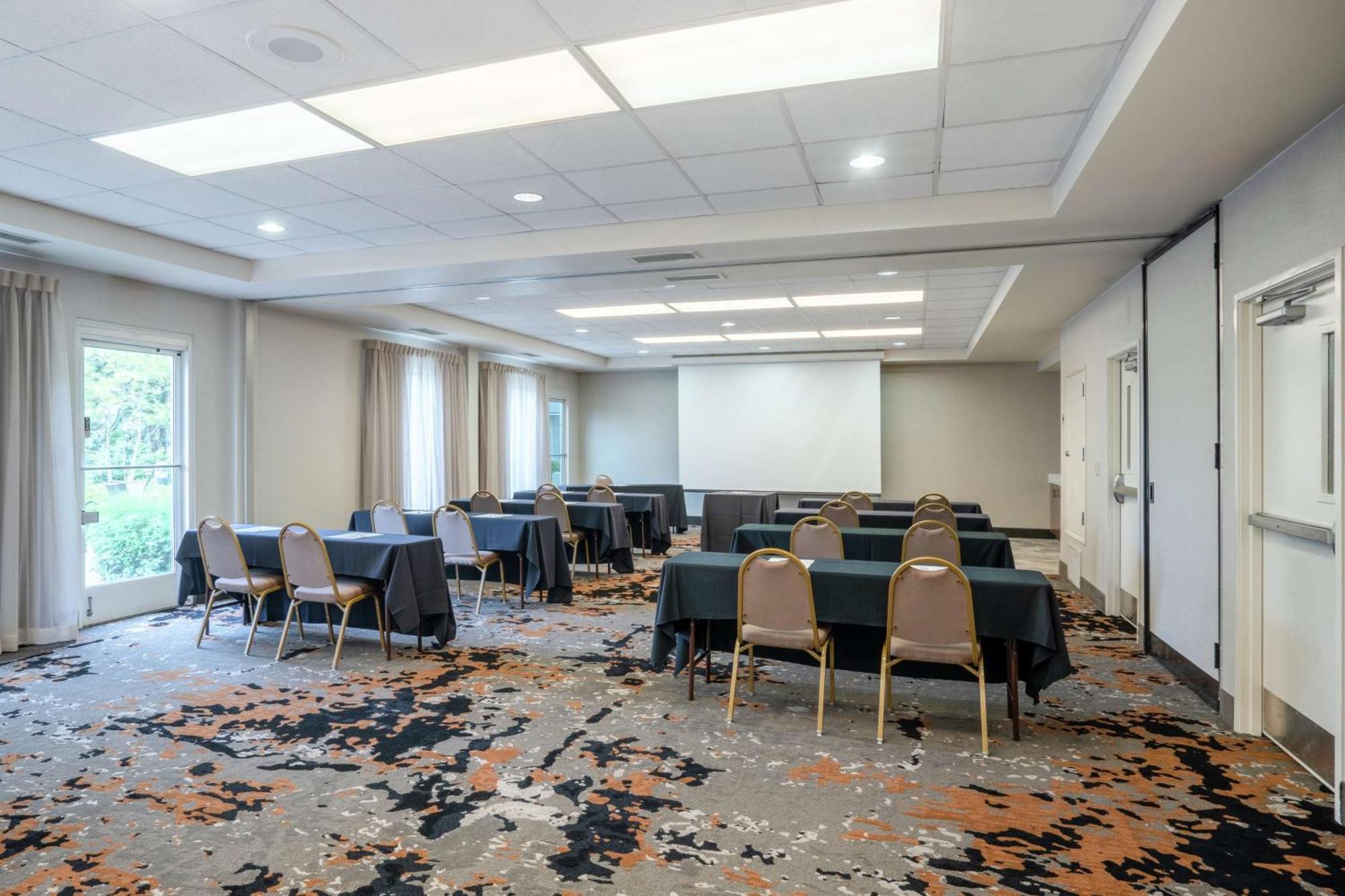Hilton Garden Inn Louisville East Kültér fotó